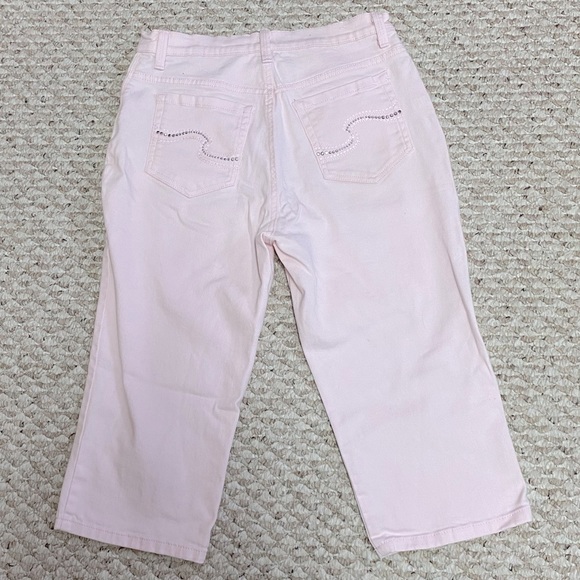 2 for $20 or 5 for $40
GLORIA VANDERBILT CAPRIS - SZ 8 - Picture 6 of 9